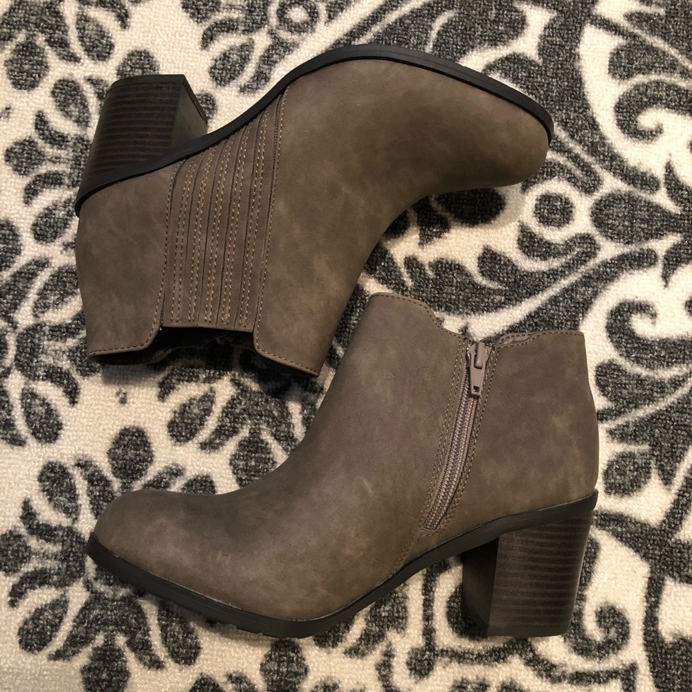 Arizona Odessa Taupe Women’s Ankle Boots